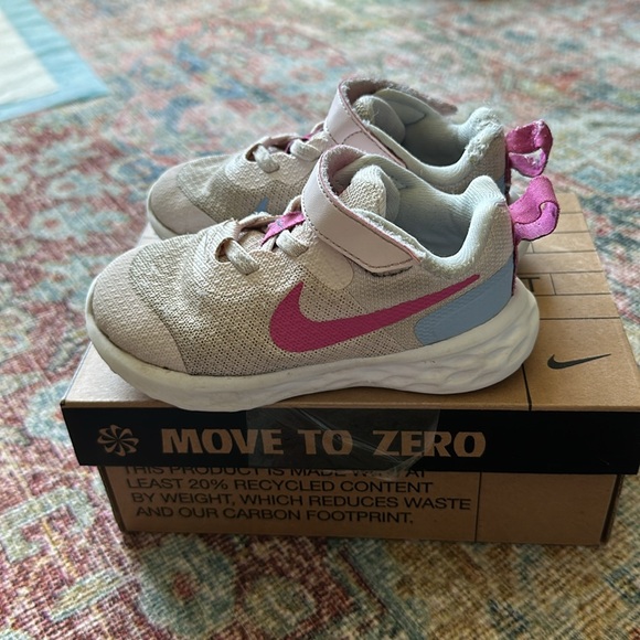 Nike Sneakers - Picture 3 of 4